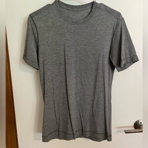 Men’s cotton blend lululemon t-shirt